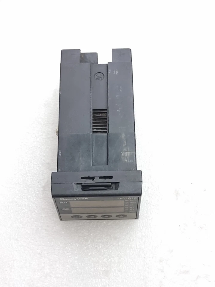 Honeywell DC1010CT-102000-E 85-265Vac Temperature Controller (Used Working)